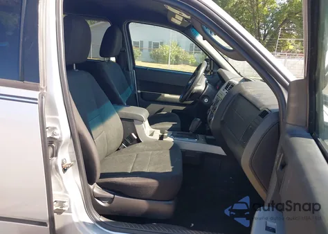 2010 Ford Escape Xlt z USA, uszkodzony, nr VIN 1FMCU0D7XAKB28479